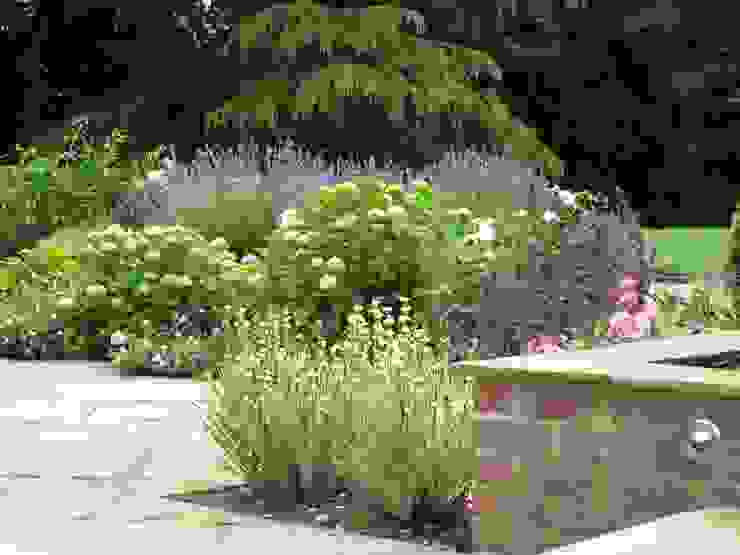 Country Family Garden With Oriental Water Garden Cherry Mills Garden Design Giardino rurale