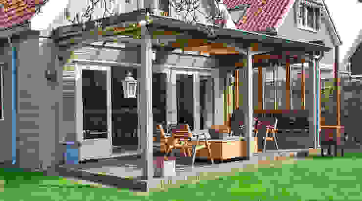 Oak Porch/ Veranda Eikenhout, Blok Meubel Blok Meubel Balcones y terrazas de estilo rural