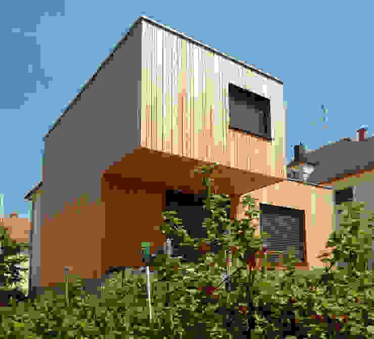 Dual Box, Les Nouveaux Voisins Les Nouveaux Voisins Maisons modernes Ciel,Plante,Propriété,Immeuble,Fenêtre,Bois,Fixation,Terrain,Arbre,Architecture