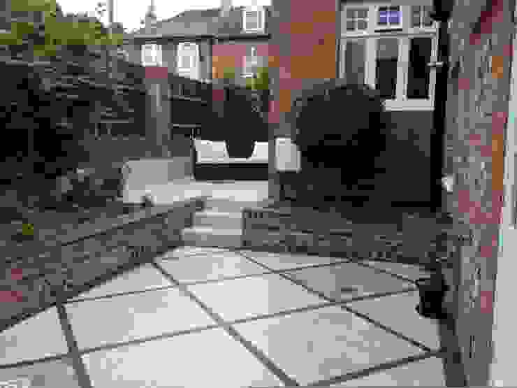 Courtyard Amy Perkins Garden Design Ltd Mediterranean style garden