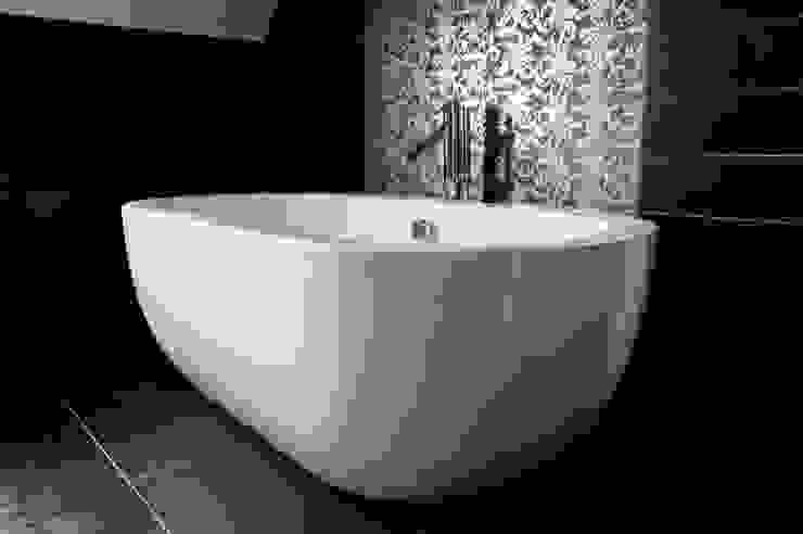 Snowdrop Lodge, Beach Road, St. Cyrus, Aberdeenshire, Roundhouse Architecture Ltd Roundhouse Architecture Ltd Modern Bathroom Bathtubs & showers