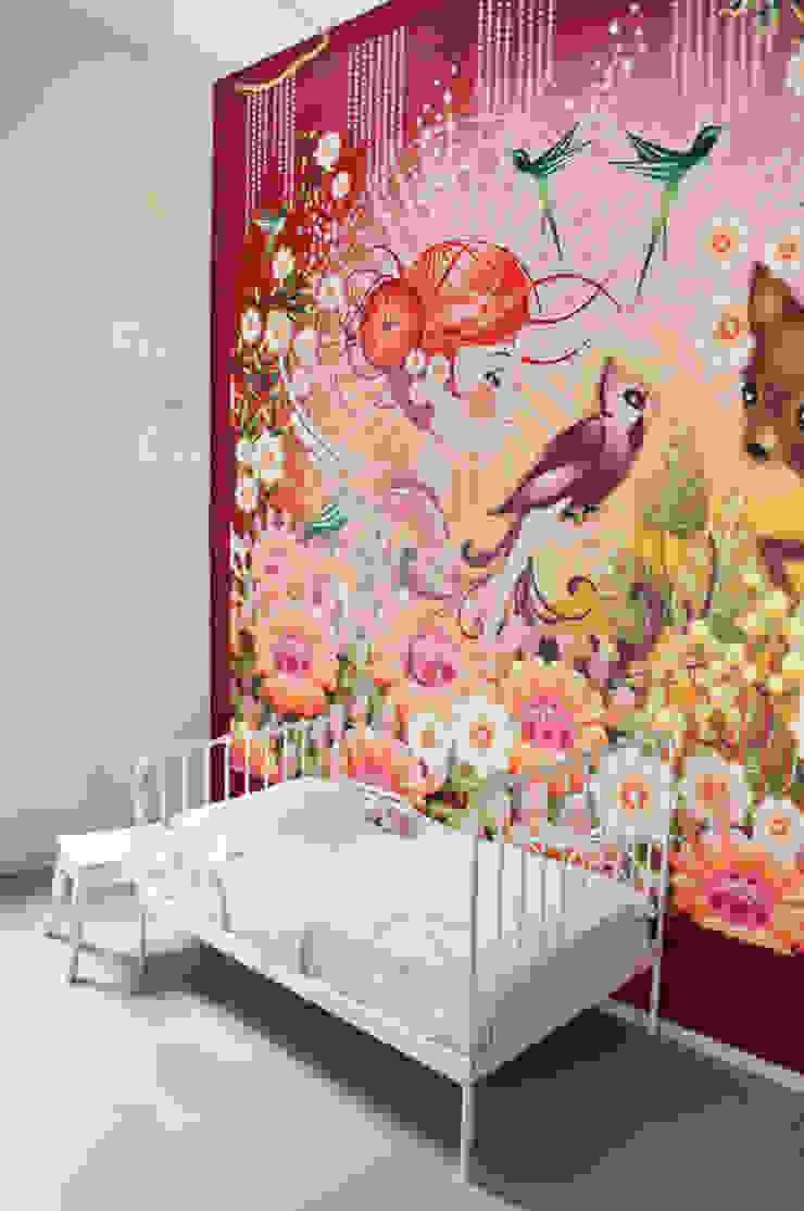 meisjeskamer met mural IJzersterk interieurontwerp Moderne kinderkamers Bloem,Vogel,Plant,Textiel,Oranje,Interieur ontwerp,bloemblaadje,Roze,Kunst,muur