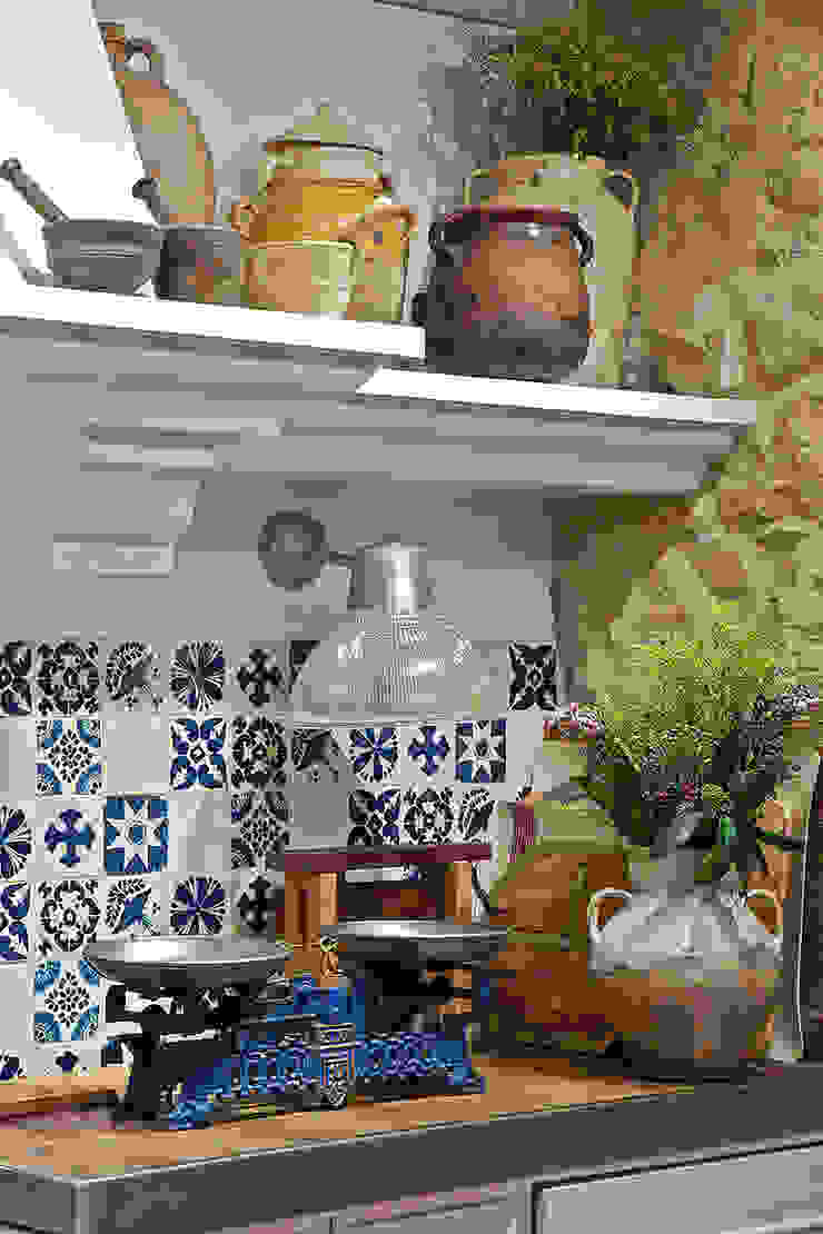 Urbana Interiorismo Rustic style kitchen