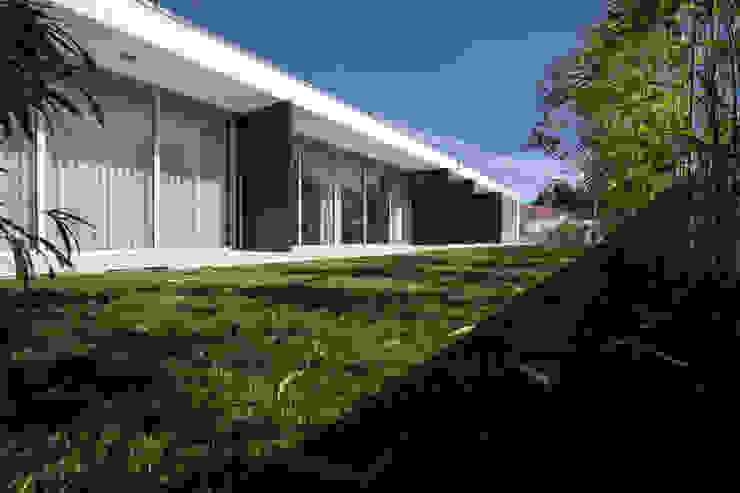 Modern houses by Atelier d'Arquitetura Lopes da Costa Modern