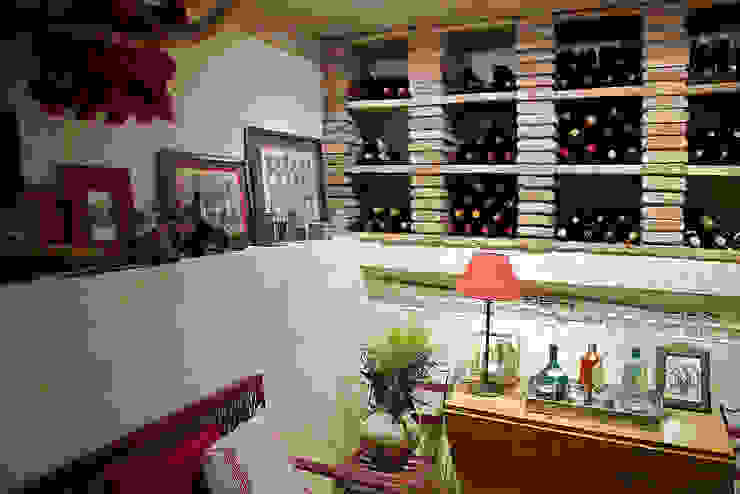Urbana Interiorismo Rustic style wine cellar