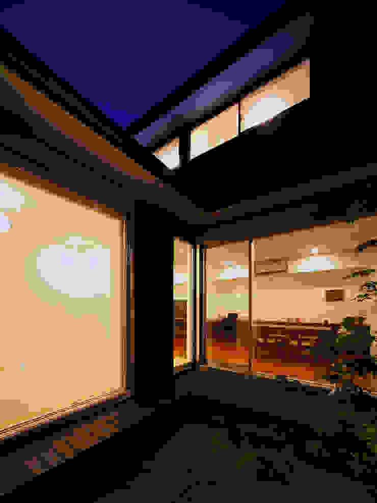 oriono no ie 一級建築士事務所アトリエm Modern style gardens Black