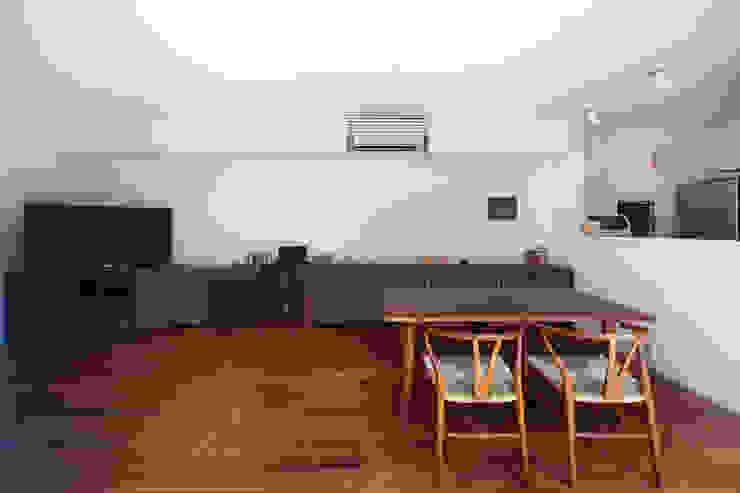 oriono no ie 一級建築士事務所アトリエm Modern dining room Wood Wood effect