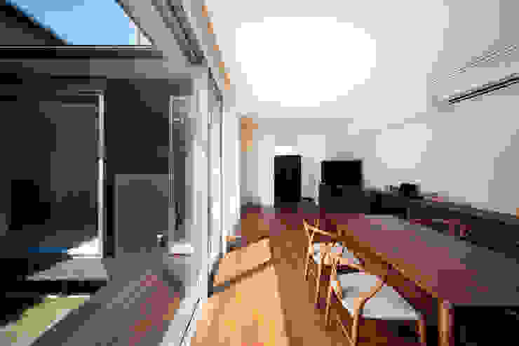 oriono no ie 一級建築士事務所アトリエm Modern dining room Wood Wood effect