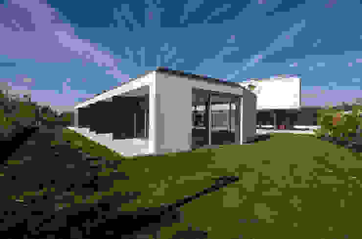Modern houses by Atelier d'Arquitetura Lopes da Costa Modern
