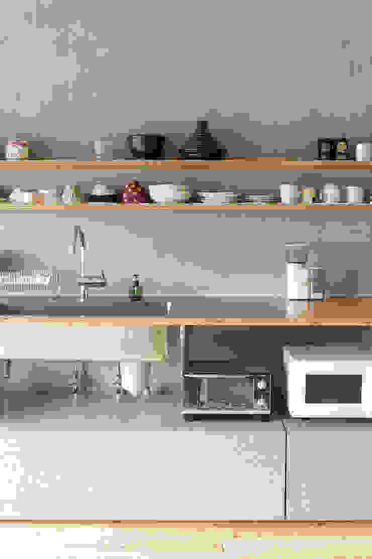 SETAGAYA FLAT, 苅部 寛子建築設計事務所 /OFFICE OF KARIBE HIROKO 苅部 寛子建築設計事務所 /OFFICE OF KARIBE HIROKO Rustic style kitchen