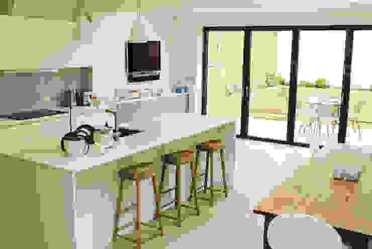 Galveston Road – SW15 by BTL Property LTD Сучасний