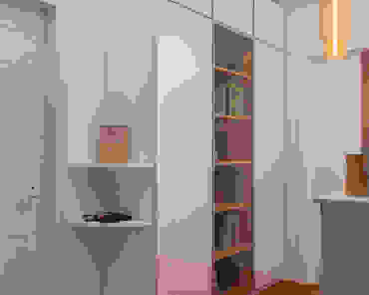 Мария Трифанова Scandinavian style corridor, hallway& stairs
