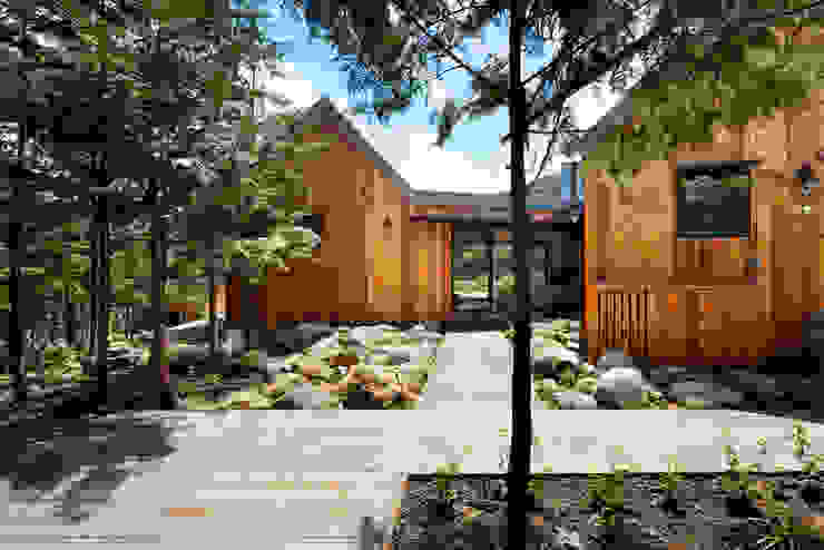 hyunjoonyoo architects Modern style gardens