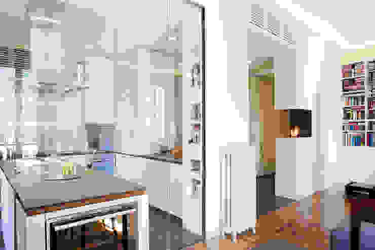 Appartamento a Milano, bdastudio bdastudio Minimalist kitchen