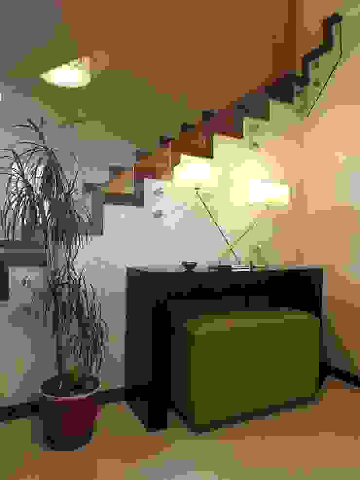 Pasillos, vestíbulos y escaleras modernos de Traço Magenta - Design de Interiores Moderno