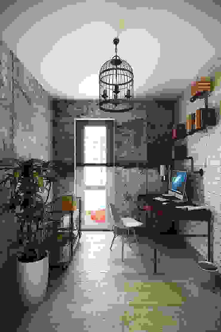 Каменный лофт, CO:interior CO:interior インダストリアルデザインの 書斎