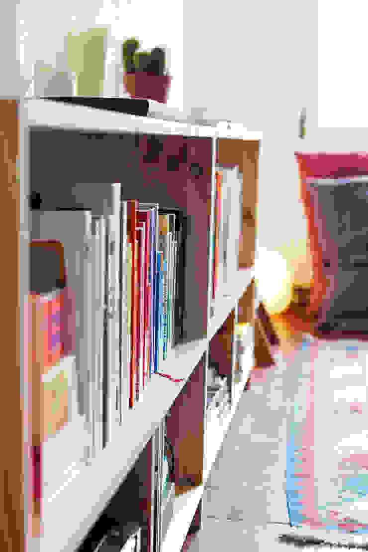 Books & Treasures Shelve Unit Katleen Roggeman Minimalistische Wohnzimmer TV- und Mediamöbel