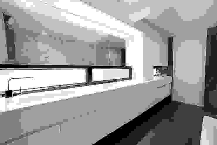 OneByNine Minimalist bathroom