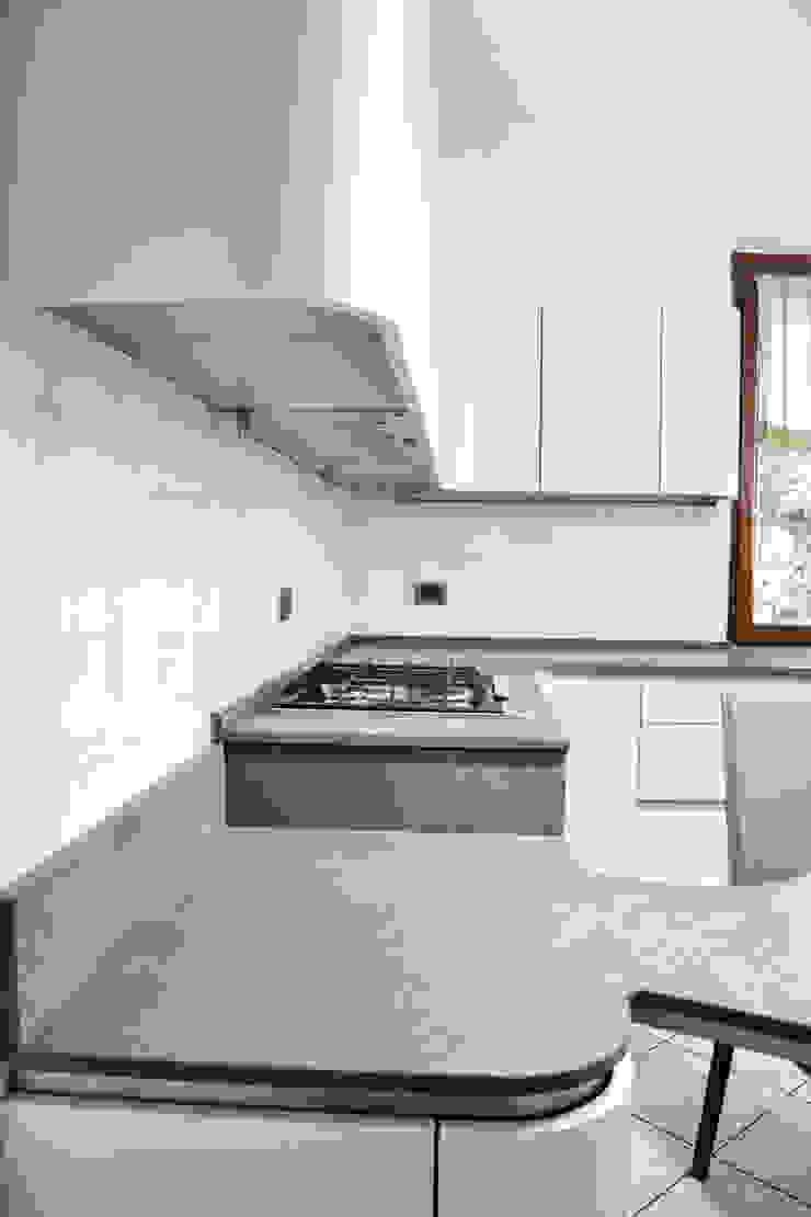 Cucine & Soggiorni, Architetti di Casa Architetti di Casa Moderne Küchen Arbeitsplatten