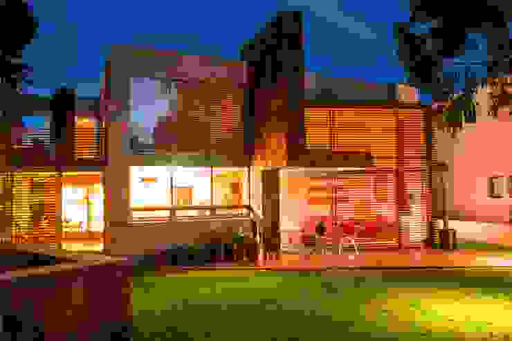 GRUPO VOLTA Moderne Häuser