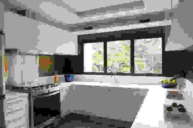 Cozinha 02 por Lembi Arquitetura