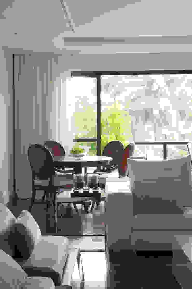 Sala de estar 06 por Lembi Arquitetura