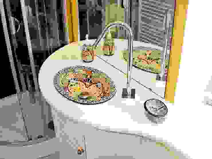 Originelle handbemalte Waschbecken für die Gäste-Toilette, Mexambiente e.K. Mexambiente e.K. Eclectic style bathroom Ceramic Multicolored Sinks