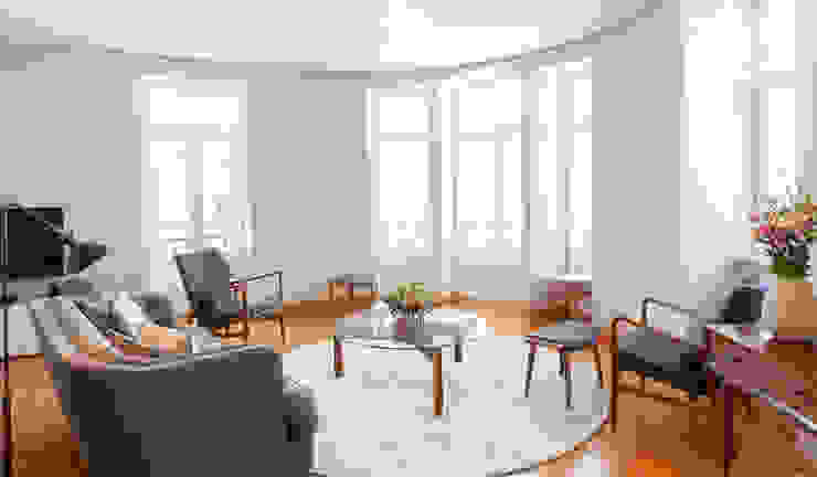 Living room Staging Factory Salas de estar clássicas