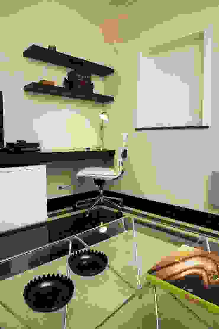 Salones modernos de Traço Magenta - Design de Interiores Moderno