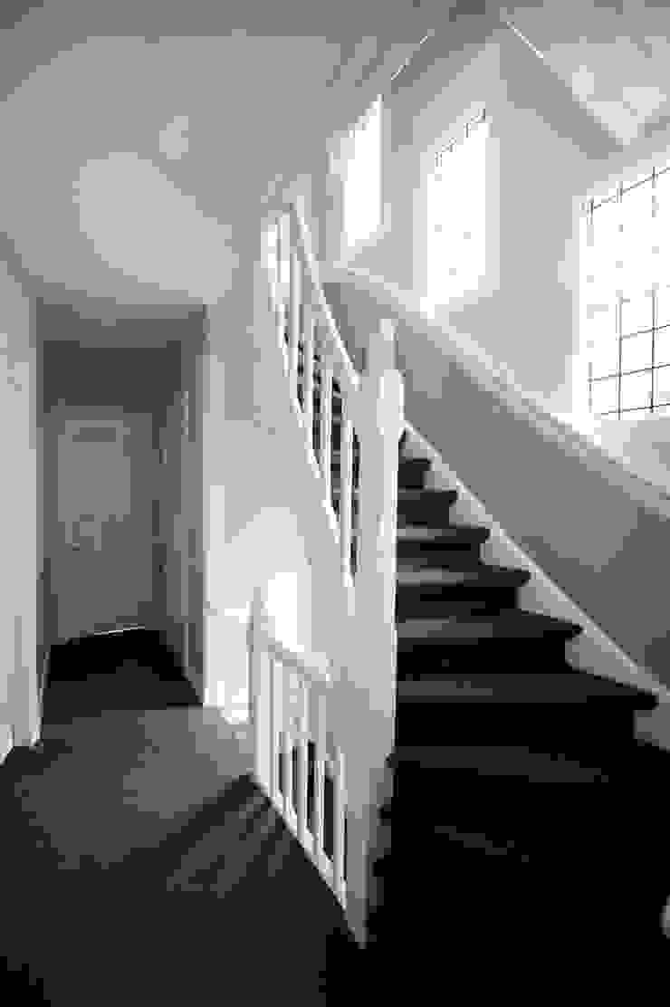 homify Klassieke gangen, hallen & trappenhuizen