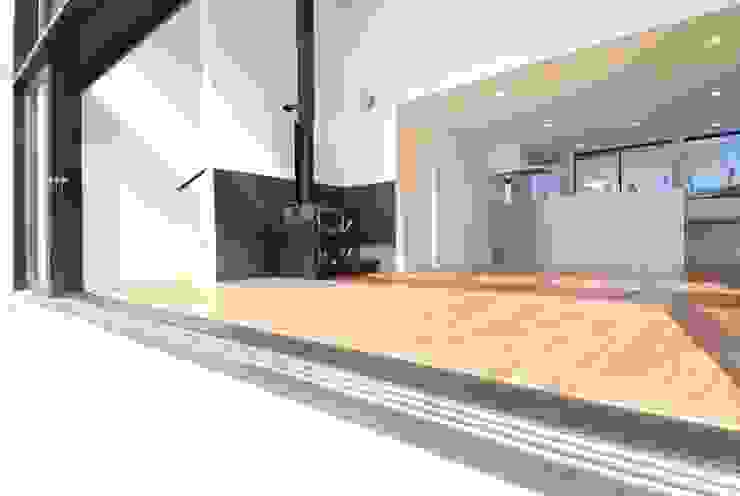 株式会社PLUS CASA Nowoczesny salon