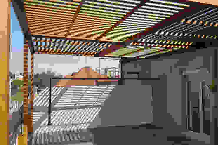 PÉRGOLA PARA TERRAZA EN PISO DE BARCELONA | homify