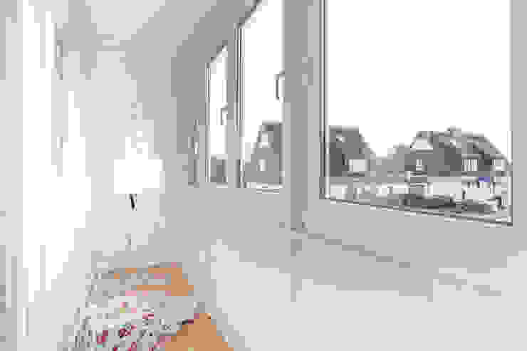 Home Staging Sylt GmbH Classic style balcony, veranda & terrace