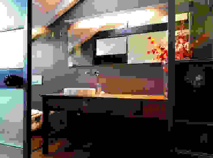 MG2 Architetture – Interior – Traslucent wall mg2 architetture Bagno moderno Ebanisteria,Controsoffitto,Proprietà,Mobilia,Lavello,Costruzione,Rubinetto,Cucina,Apparecchio idraulico,Interior design