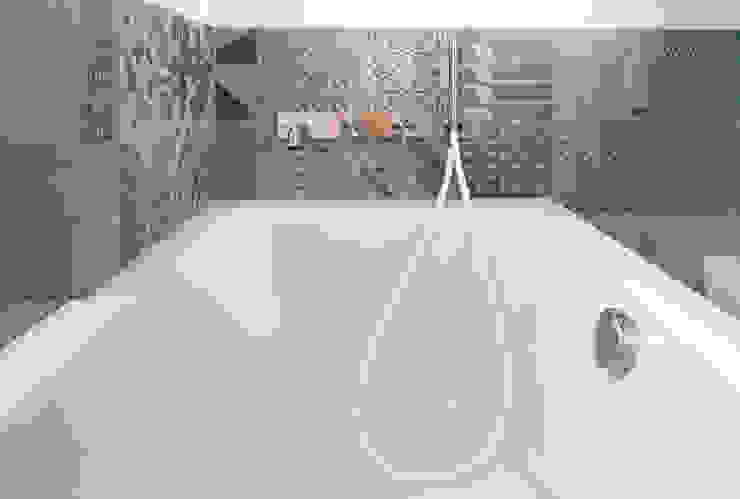 stefania eugeni Minimalist bathroom