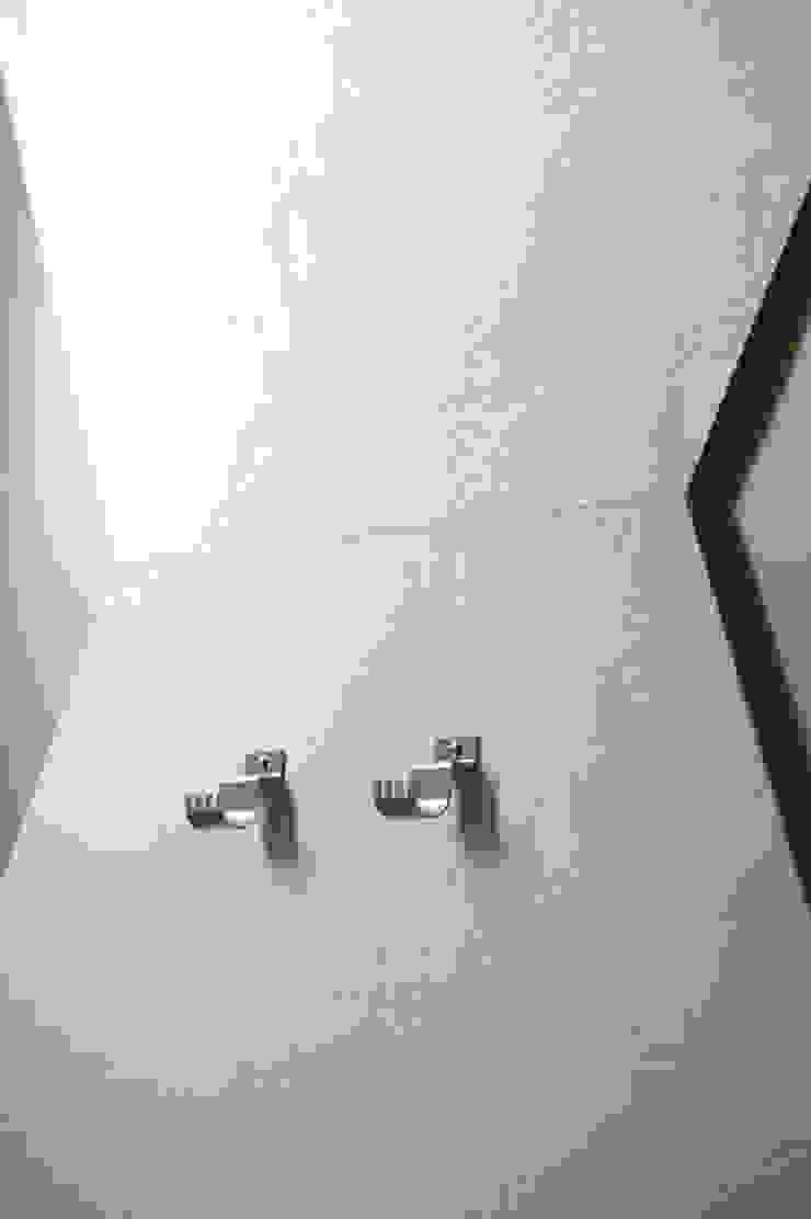 stefania eugeni Minimalist bathroom