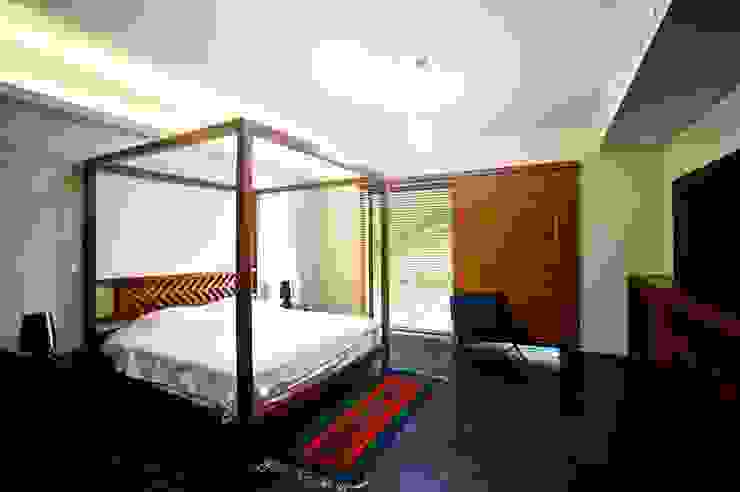 Casa SDLV, sanzpont [arquitectura] sanzpont [arquitectura] Modern style bedroom
