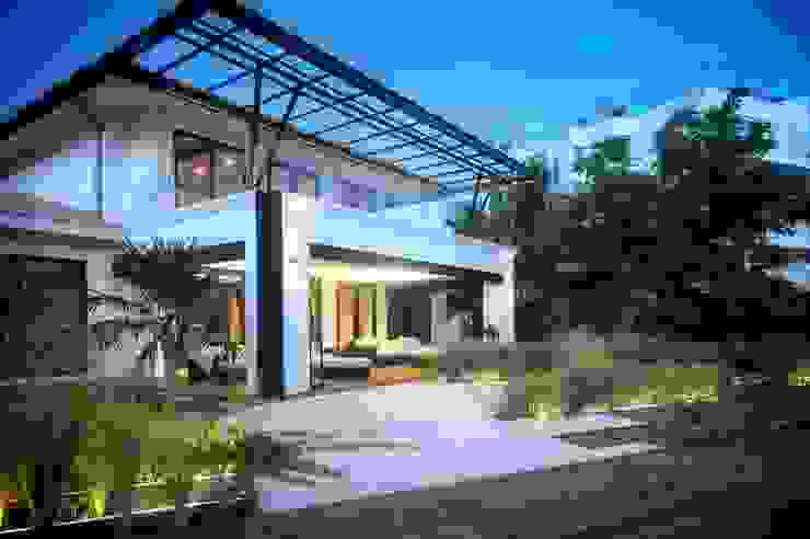 Casa SDLV, sanzpont [arquitectura] sanzpont [arquitectura] Villas