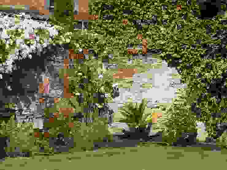 jardin Nantes - palmier lavandes perovskia SO GREEN Jardin classique Plante,Communauté végétale,La nature,Fleur,Botanique,Paysage naturel,Végétation,Terrain,Immeuble,Gazon