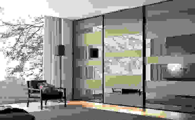 Segmenta sliding door wardrobe - Pictured here in Bronze mirror and frosted bronze mirror. Lamco Design LTD Dormitorios modernos: Ideas, imágenes y decoración Placares y cómodas