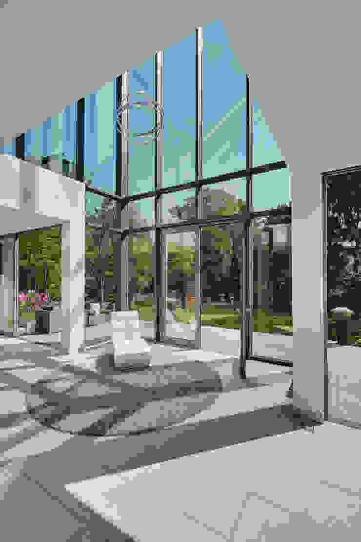 Gärtnerhaus, 28 Grad Architektur GmbH 28 Grad Architektur GmbH Moderner Wintergarten
