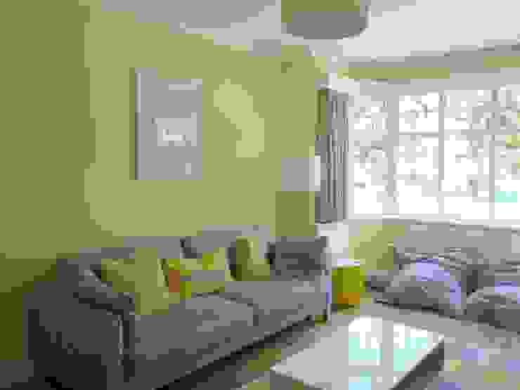 Playroom/ Teenage Hangout JMdesign Modern living room