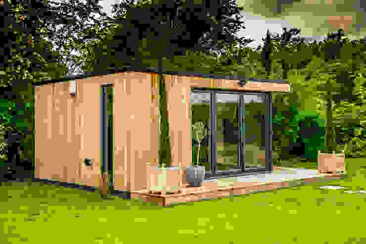 Stunning garden room suite, The Swift Organisation Ltd The Swift Organisation Ltd Vườn phong cách hiện đại
