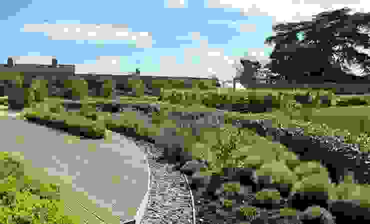 Walled Garden, Bradford Upon Avon Modern garden by Katherine Roper Landscape & Garden Design Modern