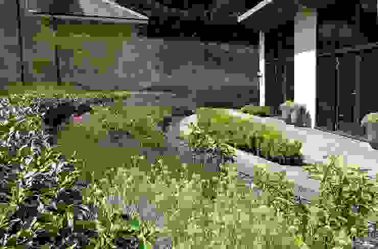Walled Garden, Bradford Upon Avon Modern garden by Katherine Roper Landscape & Garden Design Modern