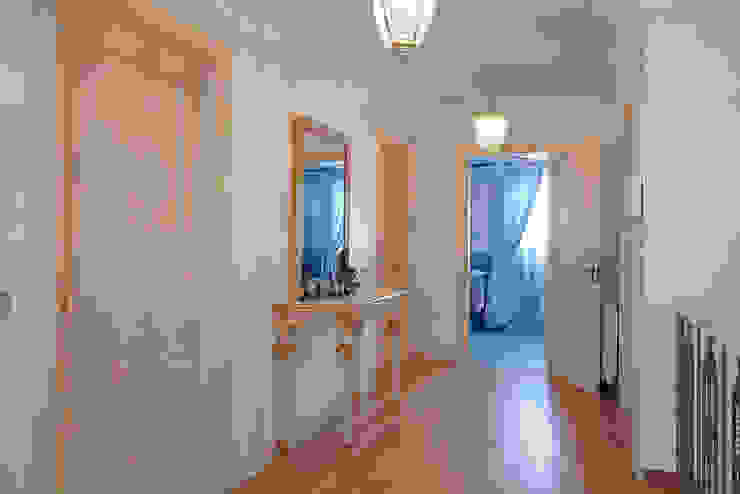 ODEL Corredores, halls e escadas clássicos