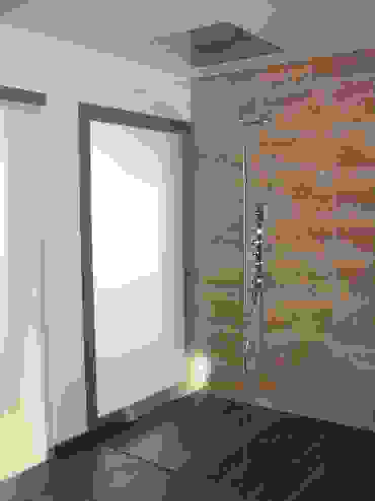 Duschabtrennung Mit Lichtdurchlassiger Glasruckwand Homify