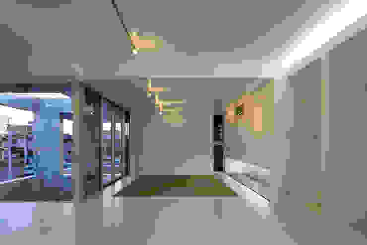 長谷雄聖建築設計事務所 Ruang Media Modern