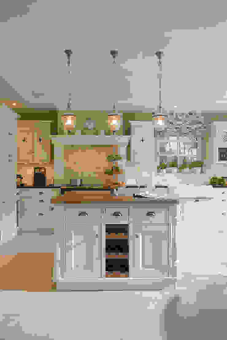 Beinder Schreinerei & Wohndesign GmbH Country style kitchen