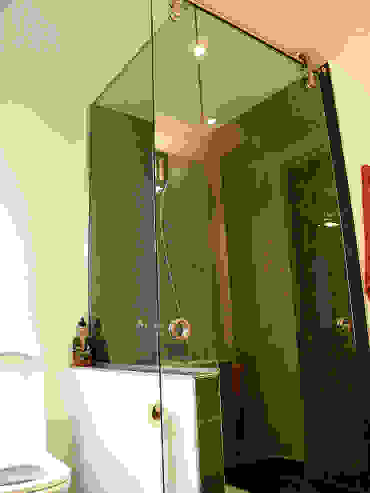 Traber Obras Modern bathroom
